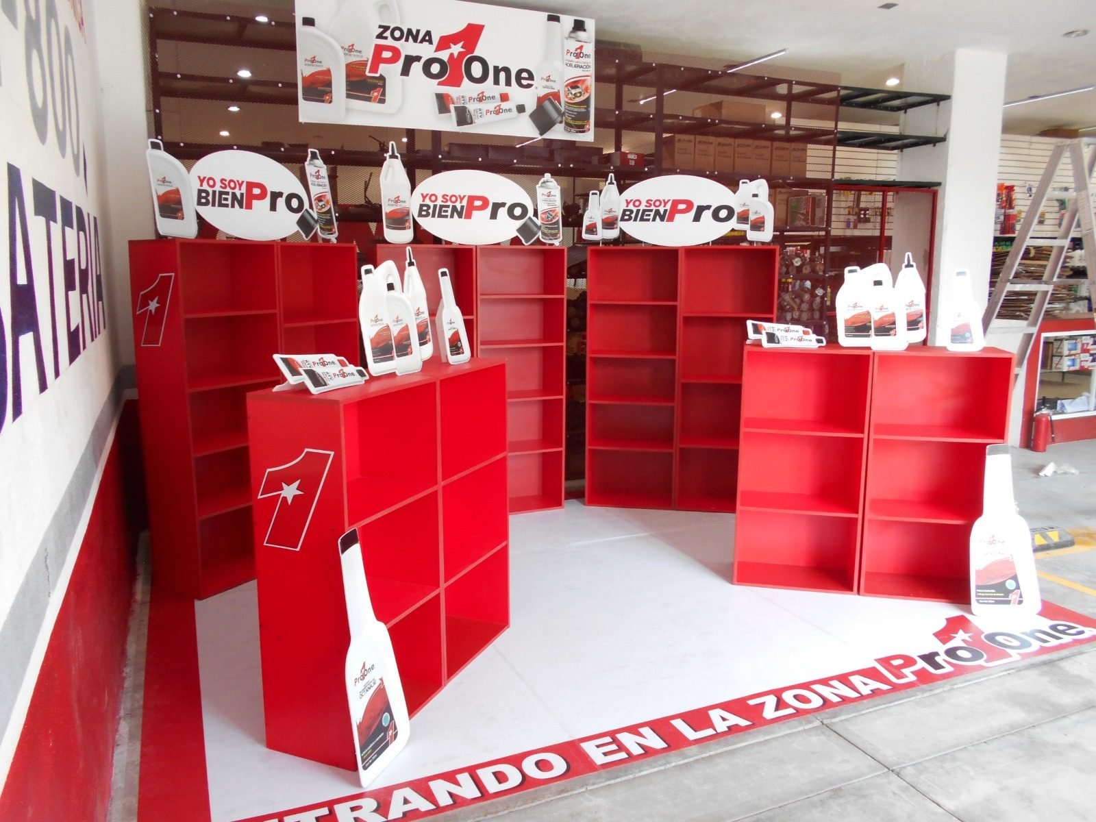 Exhibidores y gráfica de piso para punto de venta Pro One